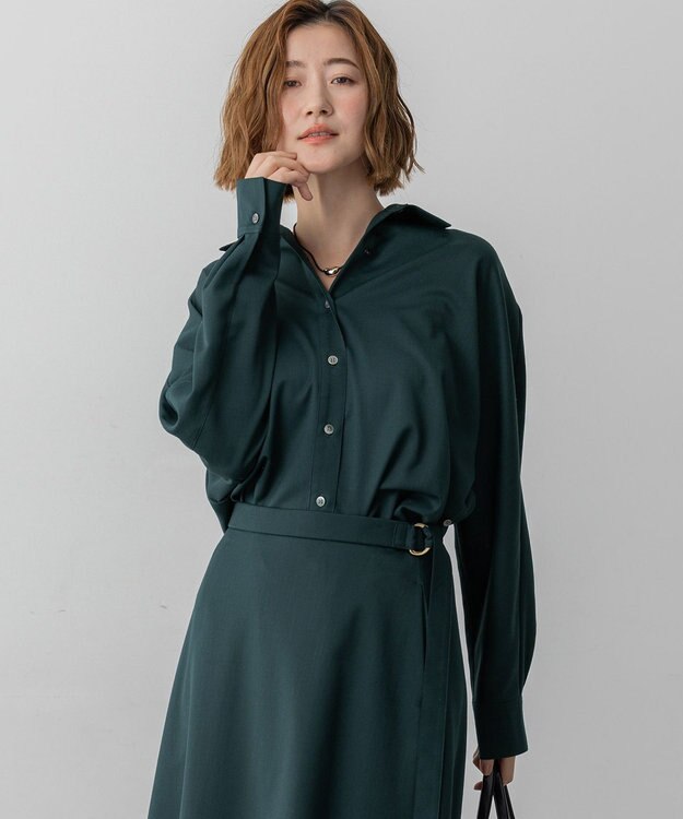 23区 【滝沢眞規子さん着用/洗える】メリノウールサテン 2WAYドルマンスリーブシャツ グリーン系