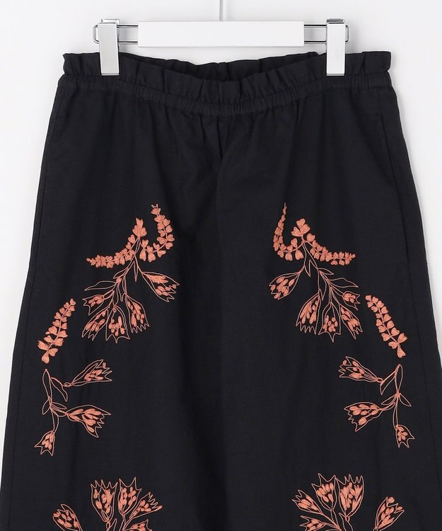 自由区 【カトリエムブーケ】Broderie a motifs floraux 刺繍パンツ ブラック×オレンジ