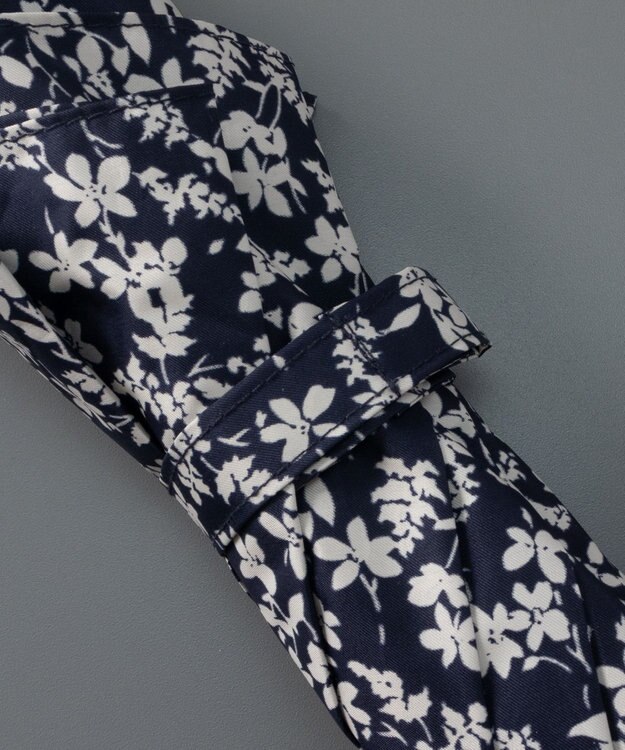 AURORA Blao（ブラオ）小花柄プリントプチ折り晴雨兼用傘（トップフラット折傘）日傘 ネイビー