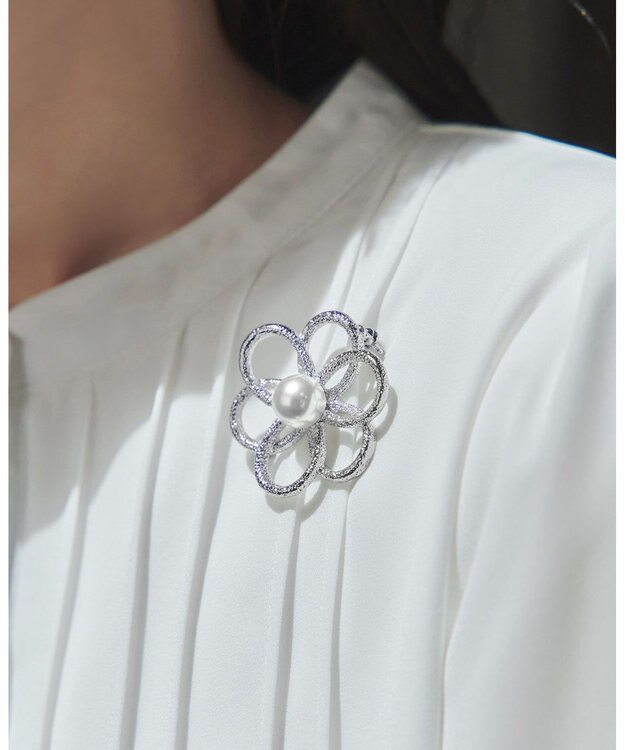 Tiaclasse 【安田美沙子さんスタイリングアイテム】フラワーモチーフブローチ シルバー