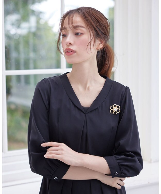 Tiaclasse 【安田美沙子さんスタイリングアイテム】フラワーモチーフブローチ ゴールド