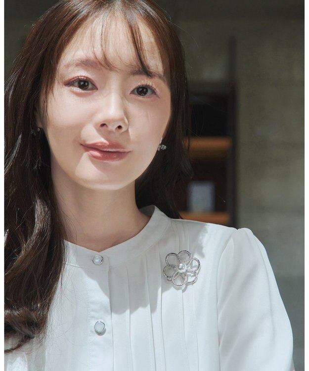 Tiaclasse 【安田美沙子さんスタイリングアイテム】フラワーモチーフブローチ シルバー