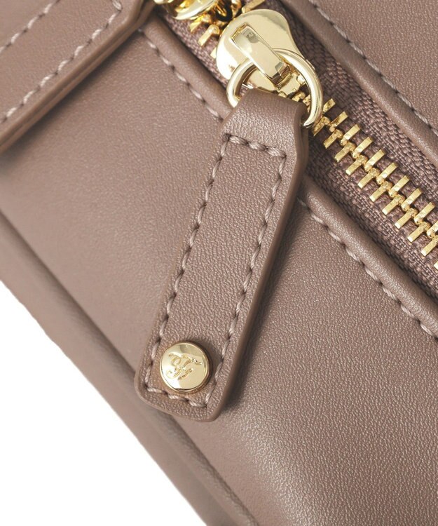 Maison de FLEUR チャーム付きスクエアボストンバッグ Brown