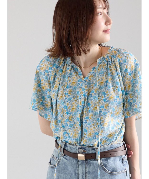 Te chichi 【LIBERTY FABRICS】フリルネックブラウス オフホワイト