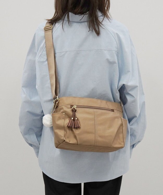 ACE BAGS & LUGGAGE kanana project collection タッセル-e ショルダーバッグ 横 68872 ベージュ