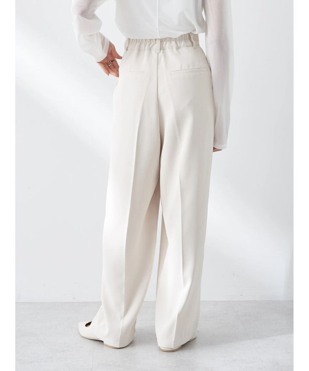 earth music&ecology タックストレートパンツ Ecru