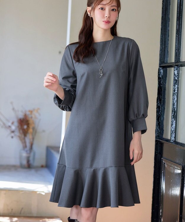 Tiaclasse L 裾フレアパフスリーブワンピース チャコールグレー