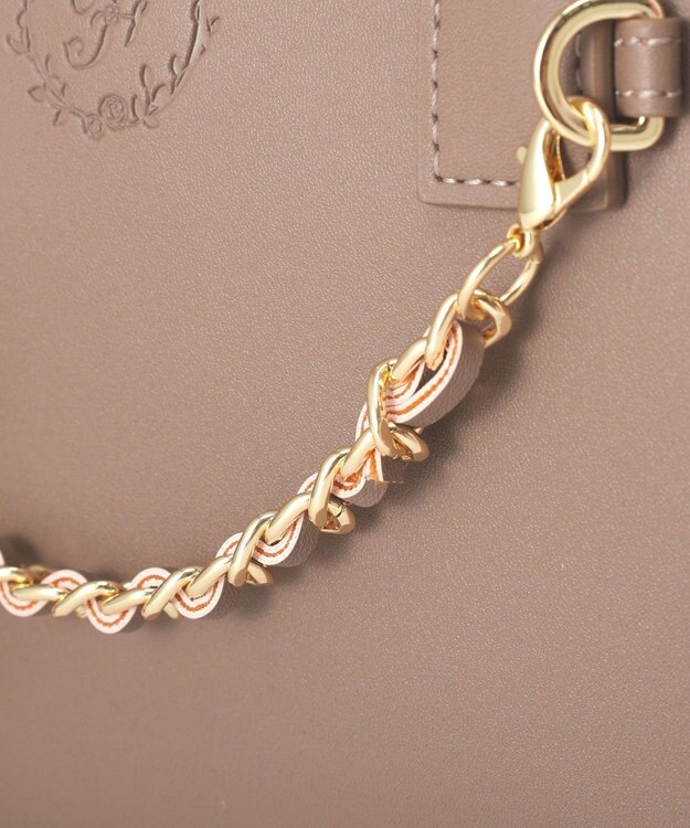 Maison de FLEUR チャーム付きスクエアボストンバッグ Brown