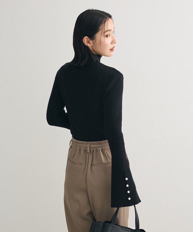 Green Parks ・ｓｗｉｎｇ　ｂｙ　袖パールボタンハイネックニット Black