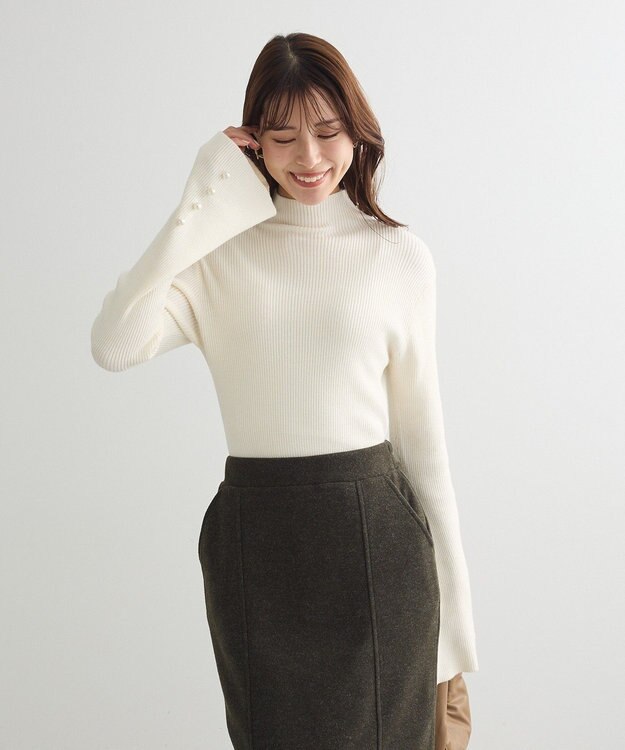 Green Parks ・ｓｗｉｎｇ　ｂｙ　袖パールボタンハイネックニット Off White