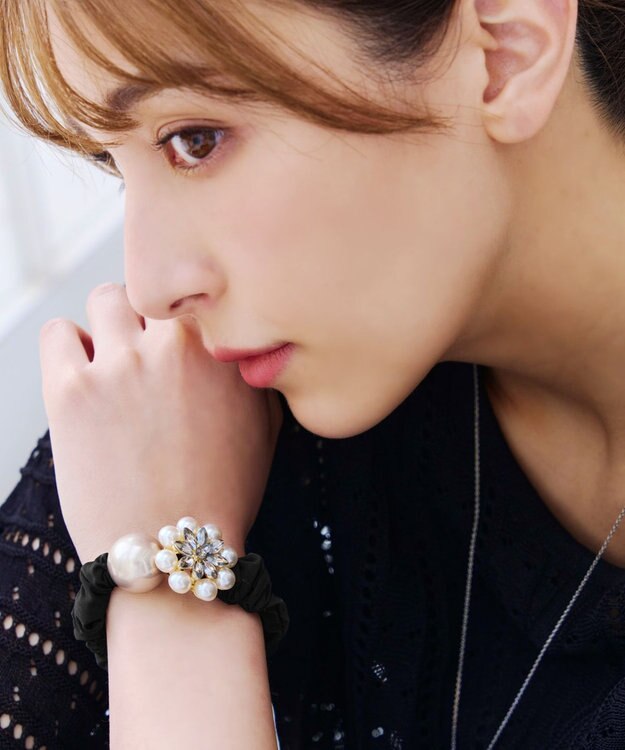 Tiaclasse パールフラワーシュシュ ブラック