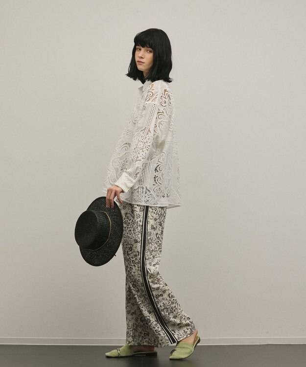 GRACE CONTINENTAL モノトーンフラワープリントパンツ キナリ