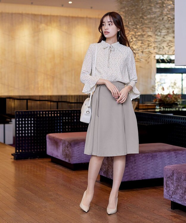 Tiaclasse 【新色追加・洗える】フレアスリーブ花柄リボンブラウス ホワイト