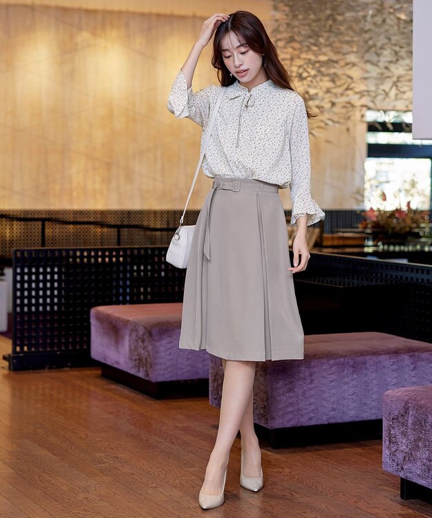 Tiaclasse 【新色追加・洗える】フレアスリーブ花柄リボンブラウス ホワイト