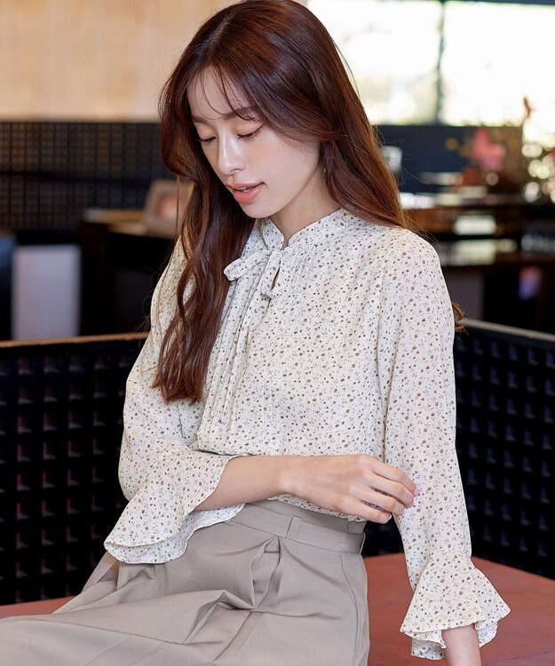 Tiaclasse 【新色追加・洗える】フレアスリーブ花柄リボンブラウス ホワイト