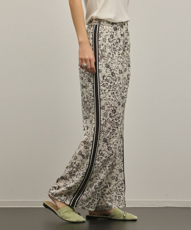 GRACE CONTINENTAL モノトーンフラワープリントパンツ キナリ