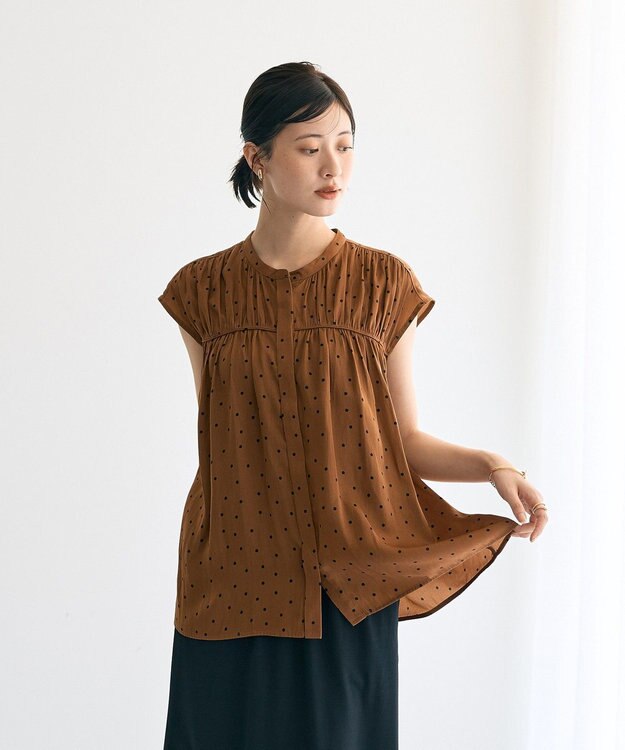 YECCA VECCA ドット柄ギャザーブラウス Camel