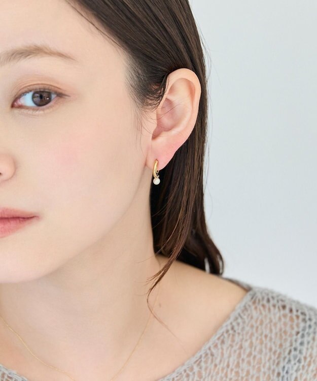 Phoebe <オンワード限定セット>痛くないシリーズ/金属アレルギー対応ソロパールフープライトフィットイヤリング×フォーマルパールビジューハーフブローチ ホワイト