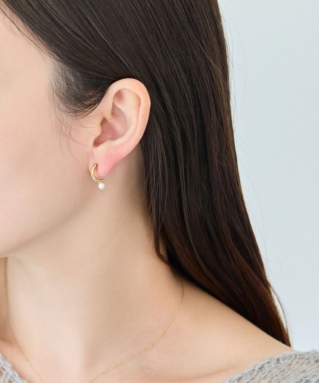 Phoebe <オンワード限定セット>痛くないシリーズ/金属アレルギー対応ソロパールフープライトフィットイヤリング×フォーマルパールビジューハーフブローチ ホワイト