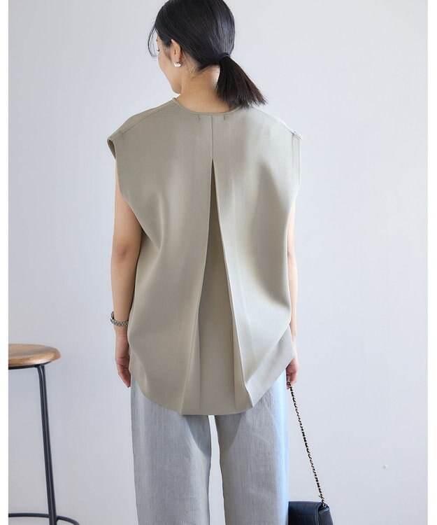 UNFILO フォルムニットジレ カーキ