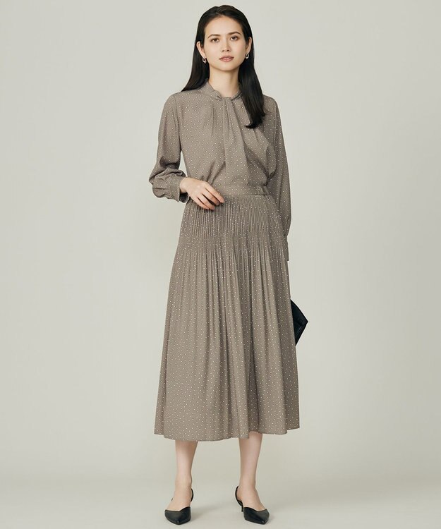 自由区 【セットアップ対応】ライトサテンプリーツ スカート カーキ×オフ(変形ドット)