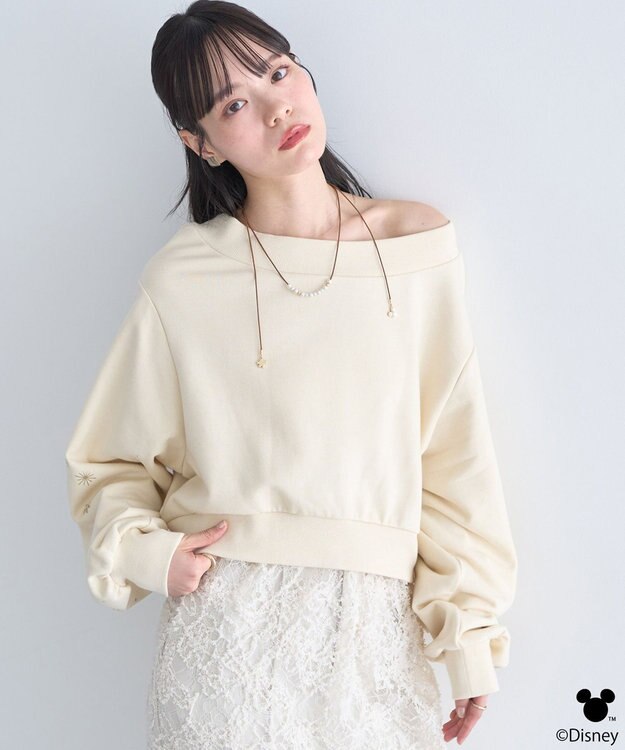 earth music&ecology 【予約】Disney/キラキラモチーフ刺繍オフショルスウェット アイボリー