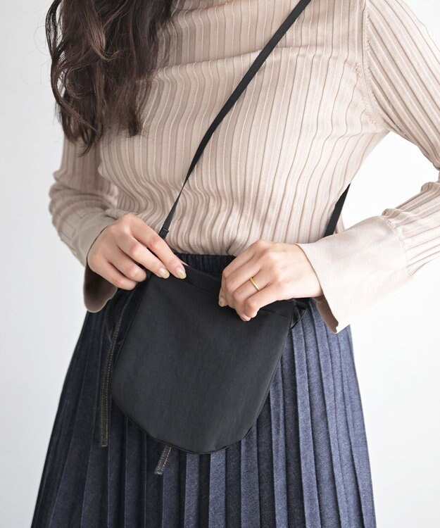 NIZYU KANO LIGHT NYLONショルダーポーチ ブラック