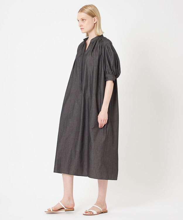BEIGE， POMEGRANATE / ギャザーワンピース Chambray Black