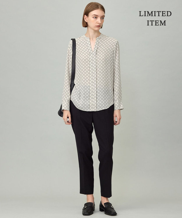 ICB L 【新色追加・WEB限定】BackSatinAmunzen キーネックブラウス トープベース×スクエアビット柄系