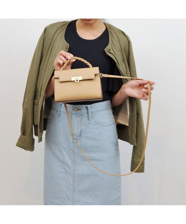 UNBILLION cachecache ねじりハンドルおこし金具2wayミニショルダー ベージュ