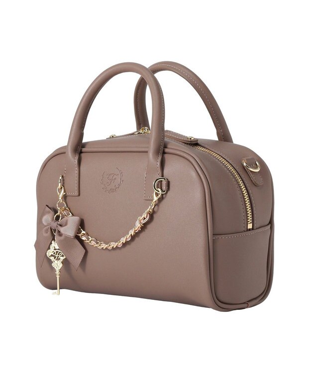 Maison de FLEUR チャーム付きスクエアボストンバッグ Brown