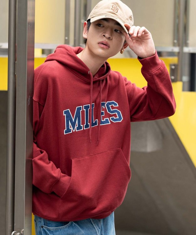 WEGO 【ユニセックス着用ITEM/SMLサイズ展開】グラフィックロゴプルパーカー ワイン