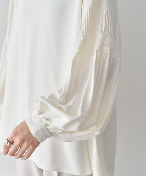 Green Parks Ｏ．袖プリーツブラウス Ecru