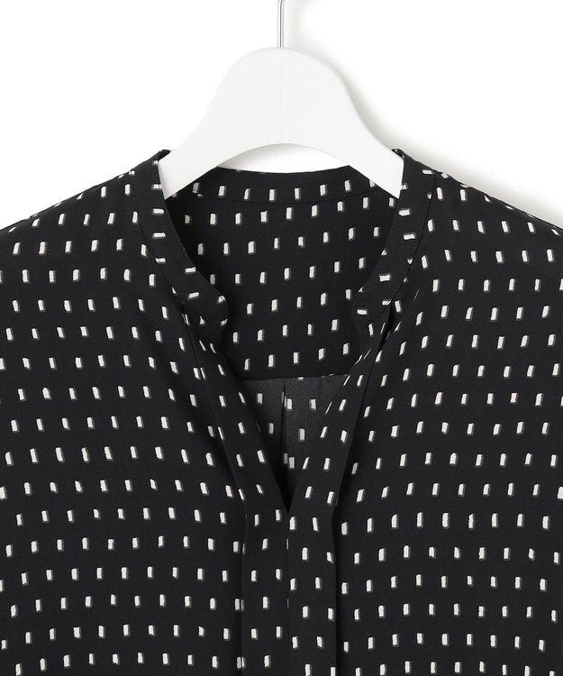 ICB L 【新色追加・WEB限定】BackSatinAmunzen キーネックブラウス ブラックドット系