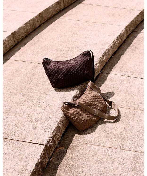 MIYABIYA LAQUOH【撥水加工】篭目柄エンボスボンディングショルダー カフェオレ