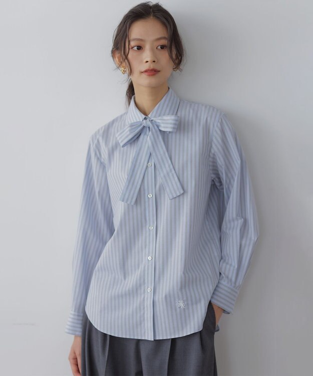 組曲 S 【加藤ローサさん着用】コットンタッチシャーティングボウタイ付き シャツ ブルー系1