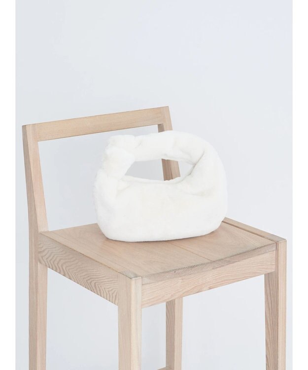 earth music&ecology ワンノットファーバッグ Ivory