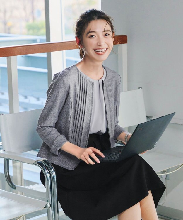 Tiaclasse L ピンタックノーカラージャケット グレー