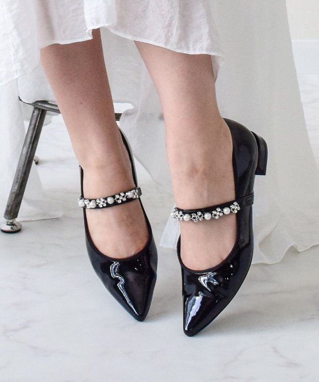 Bridget Birkin ＜抗菌消臭＞【Bridget Birkin】キラキラストラップポインテッドパンプス ブラックエナメル