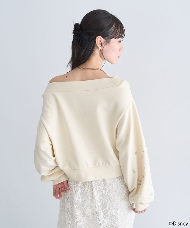 earth music&ecology 【予約】Disney/キラキラモチーフ刺繍オフショルスウェット アイボリー