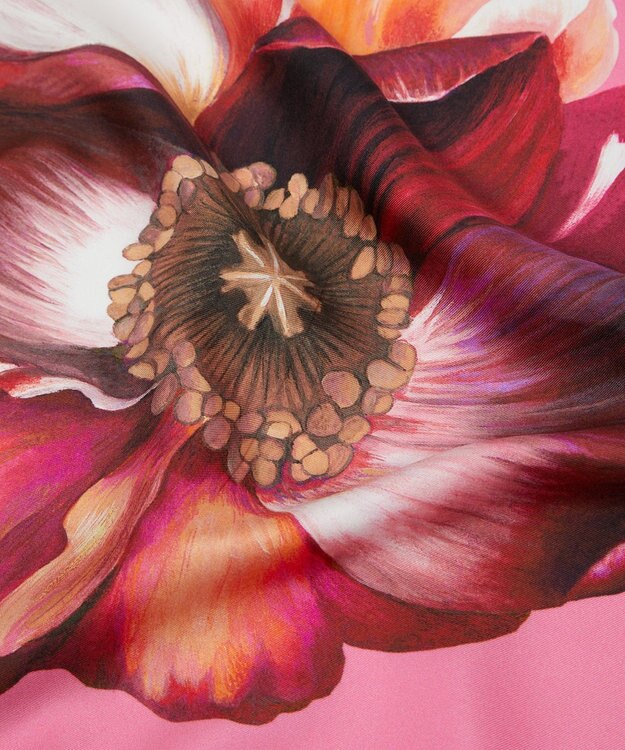 LIBERTY. ハイブリッド ブーケ 45x45 シルク スカーフ コーラル