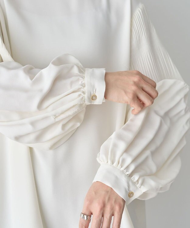 Green Parks Ｏ．袖プリーツブラウス Ecru