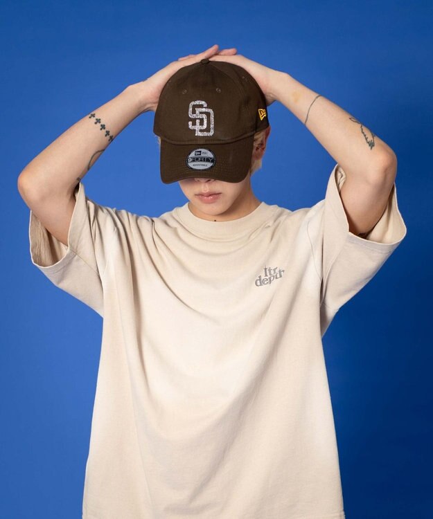 WEGO 【ユニセックス着用ITEM】バックスタッズグラフィックT（SS） ベージュ