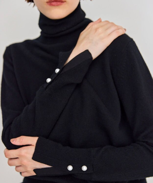 BEIGE， 【WEB限定・洗える】ALSACE / パール釦タートルネックウールニット Black