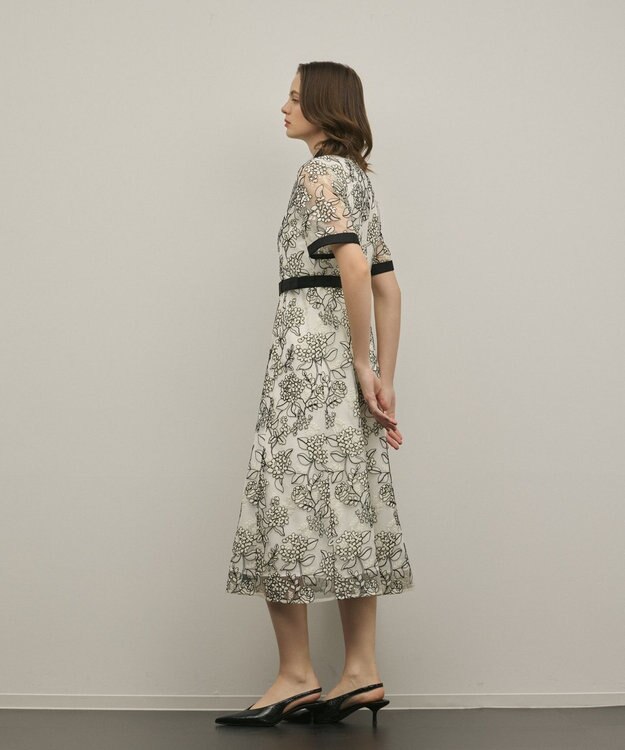 GRACE CONTINENTAL フラワーコード刺繍ワンピース キナリ