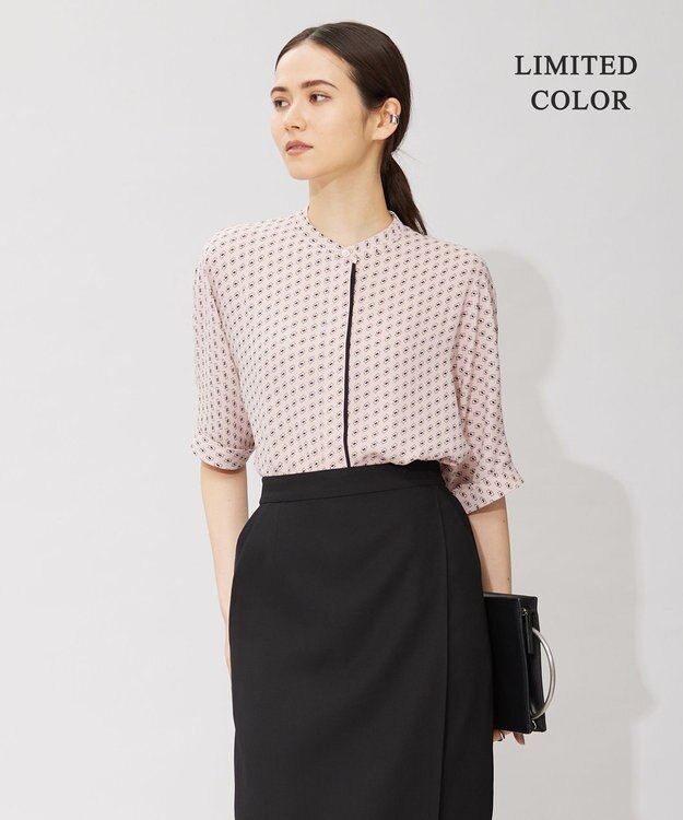 ICB 【人気のため新色追加・WEB限定カラーあり】BackSatinAmunzen 5分袖バンドカラーブラウス ピンク柄系［WEB限定］