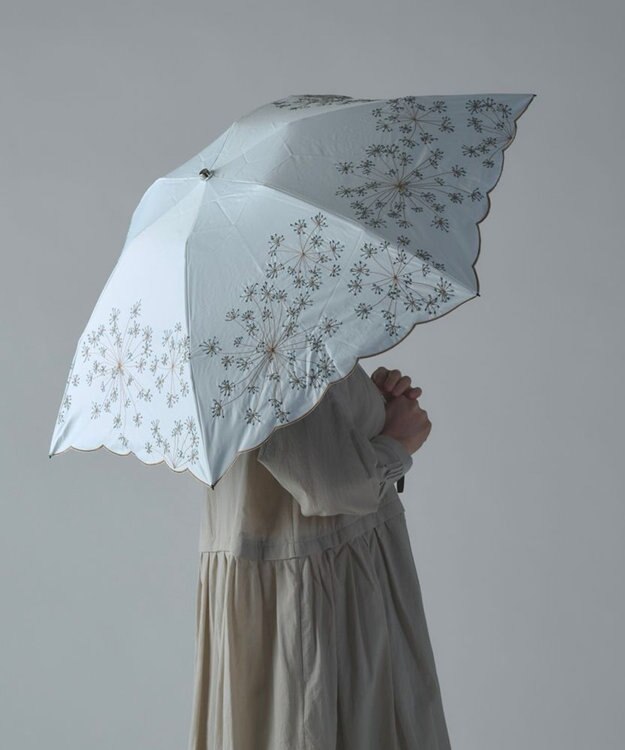 AND WOOL 〈一級遮光生地・晴雨兼用〉フェンネル刺繍の日傘 （折りたたみタイプ） ホワイト