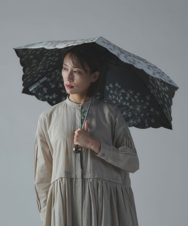 AND WOOL 〈一級遮光生地・晴雨兼用〉フェンネル刺繍の日傘 （折りたたみタイプ） ホワイト