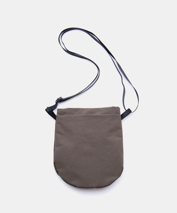 NIZYU KANO LIGHT NYLONショルダーポーチ モカブラウン