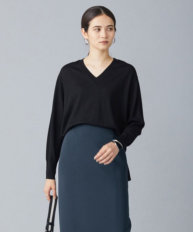 ICB 【洗える】 コンパクトウール Vネックプルオーバー ブラック系